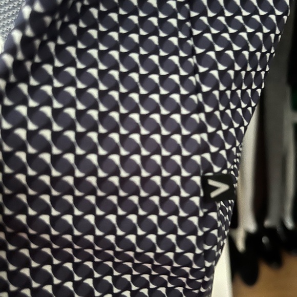 NWOT Men's BOSS Roan Performance Button Down Short Sleeve Shirt Sz XL - Picture 3 of 4